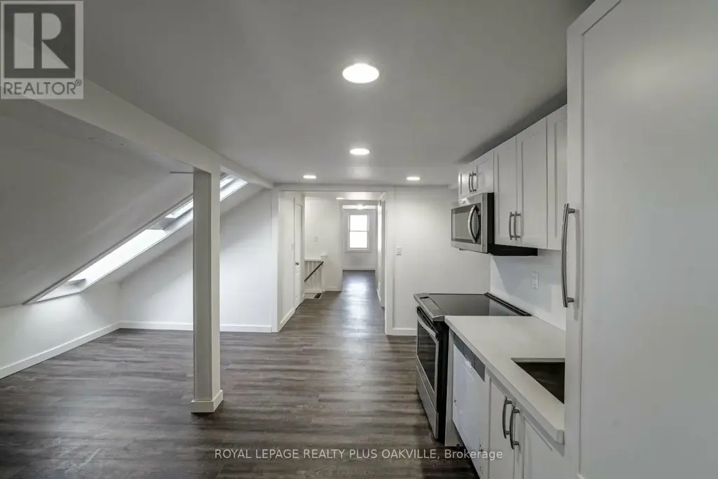 2 - 564 Lyons Lane, Oakville (QE Queen Elizabeth)